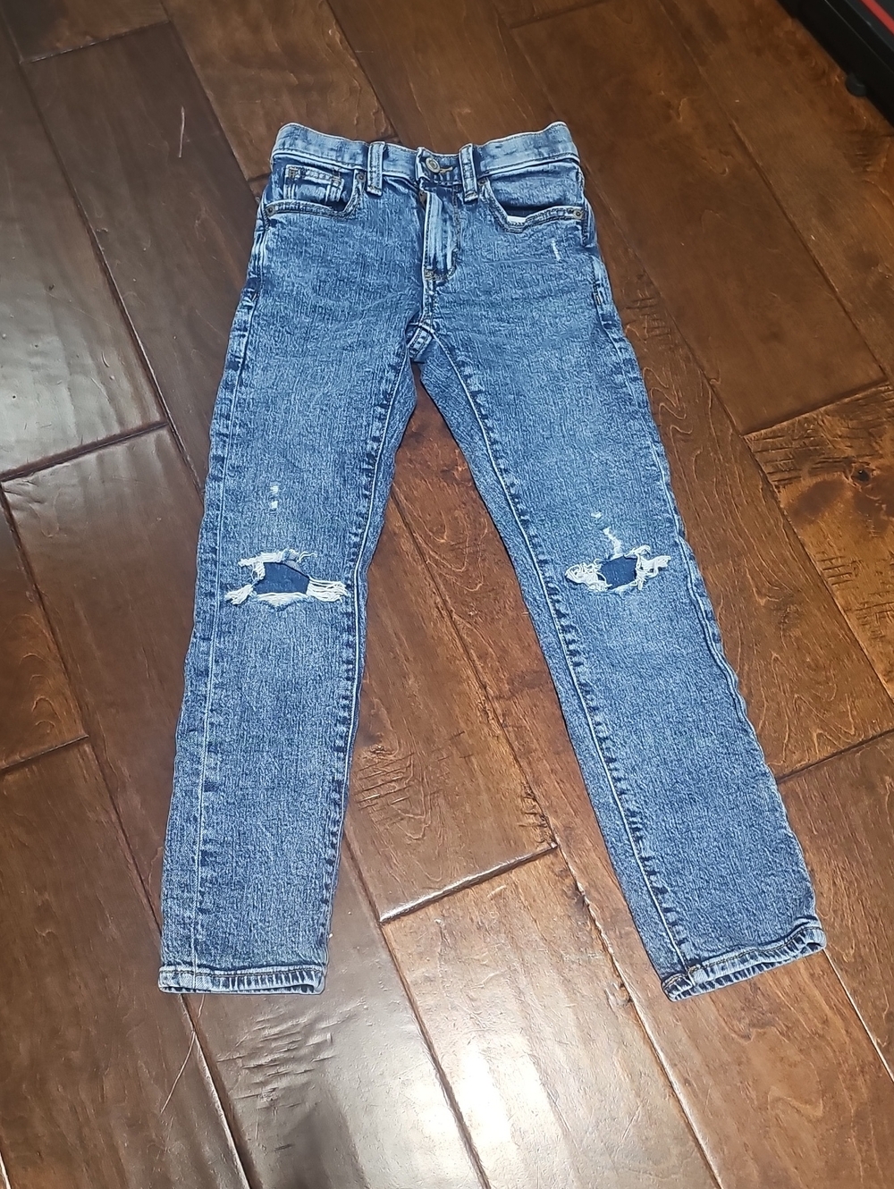 Old Navy Sz 8 Slim Fit Distressed Slim Jeans in Washed Blue